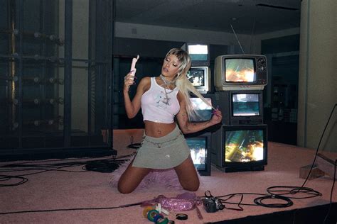 Doja Cat's 'Scarlet' Fades Into Background - Cooglife