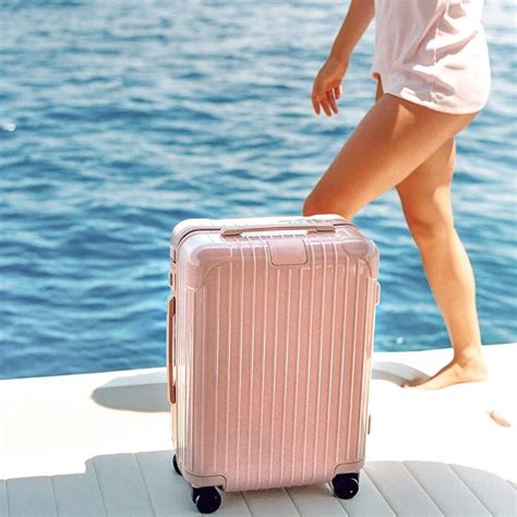 Rimowa Luggage Review - Must Read This Before Buying