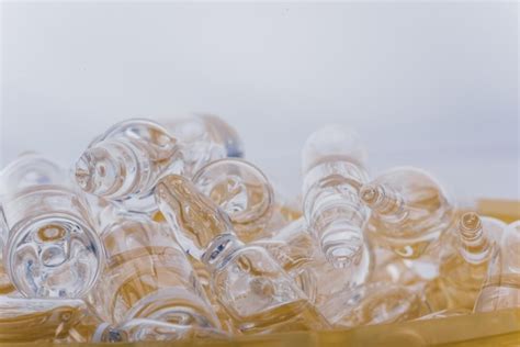 Glazen medische ampul injectieflacon voor injectie Geneeskunde is ...