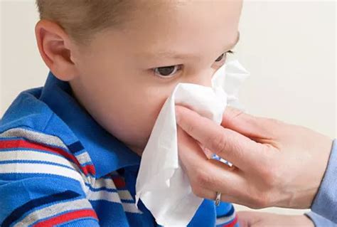 宝宝感冒流鼻涕还咳嗽怎么办？最简单的方法教你 - 妈妈育儿网