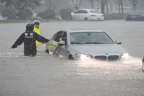 外媒报道郑州洪灾为何遭中国民众攻击 - 纽约时报中文网