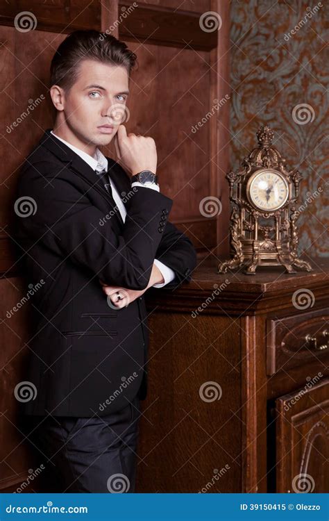 Attractive Businessman 的图像结果