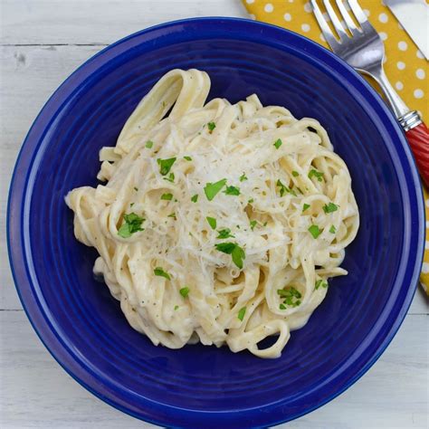 Easy Homemade Fettuccini Alfredo Sauce-Flour On My Face