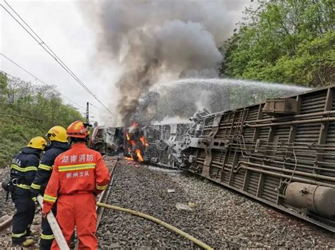 模拟器：铁道维护工频繁出错，导致火车侧翻损失惨重