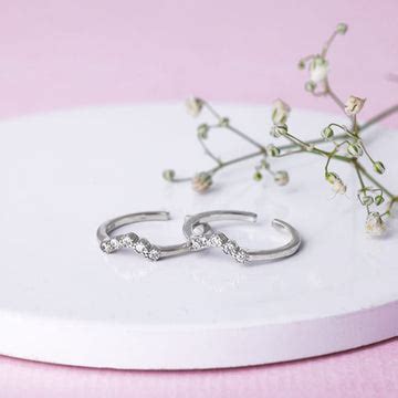 Buy 925 Silver Toe Rings for Women at Best Price – GIVA