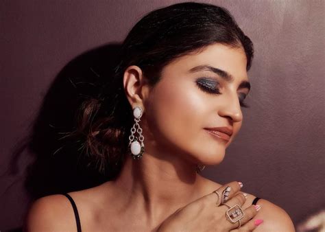 The most colourful eye makeup looks to try on with your mask