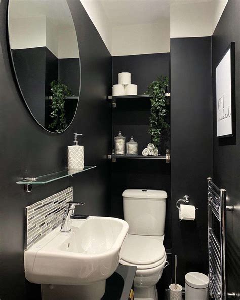 17 Ways to Decorate With Black in the Bathroom