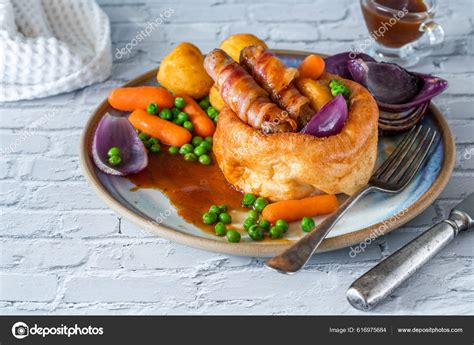 Toad Hole Yorkshire Pudding Sausages Vegetables Stock Photo by ©RubinowaDama 616975684
