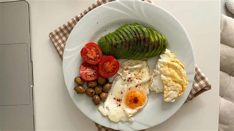Colour your plate right: Orange, white, and green foods for balanced ...