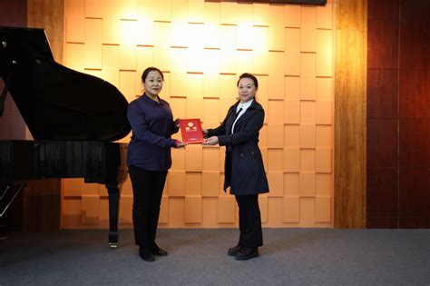音乐与舞蹈学院举行颁发客座教授证书仪式-呼伦贝尔学院