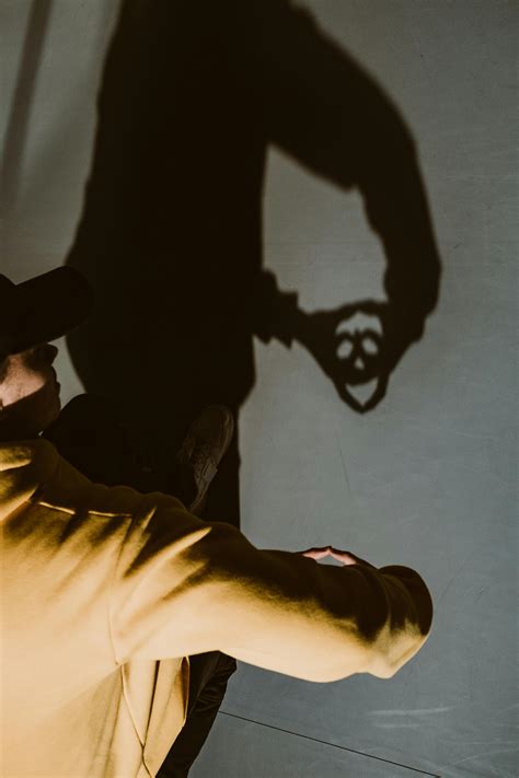 Person Doing Sign Language 的图像结果