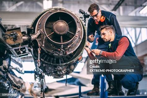 Jet Engine Mechanic 的图像结果