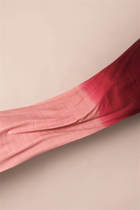 Cherry red ombre khadi stole – Airavata Weaves and Textiles