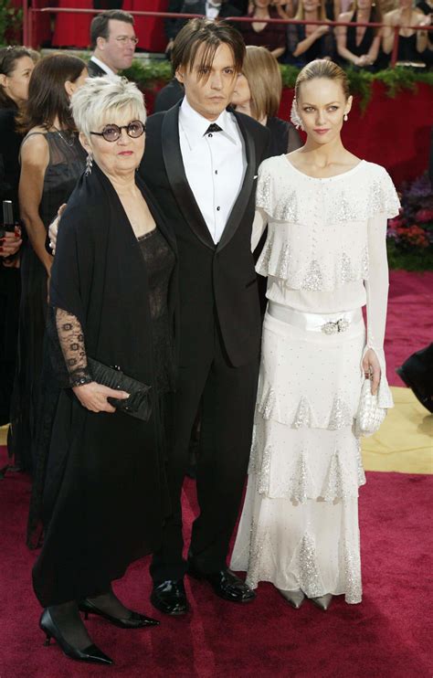 Is Johnny Depp single because of his mother? Betty Sue Palmer disliked ...