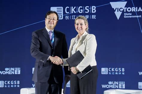 聚焦女性发展议题 “2018女性领导力论坛：世界因‘她’而变”在京举行-公益时报网