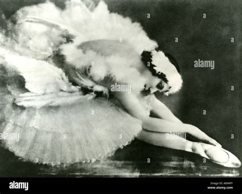 Anna pavlova swan lake hi-res stock photography and images - Alamy