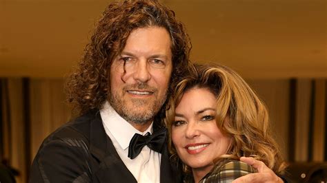 Shania Twain's beachy wedding dress with husband Frederic was nothing ...