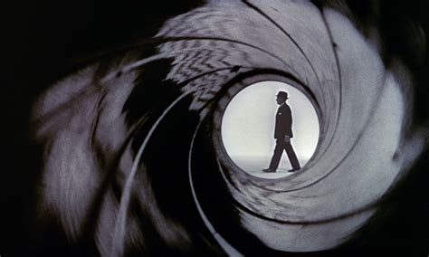 《007》首日票房爆棚 影迷热议邦德转型-搜狐娱乐
