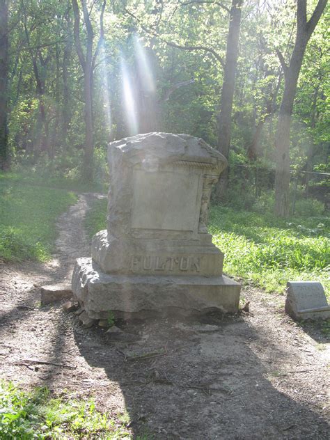 Bachelors grove cemetery in Chicago. : death