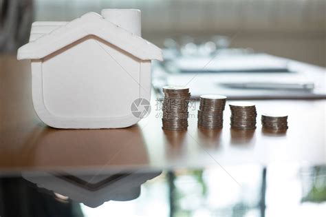 硬币堆和房子模型购买房产的计划抵押贷款高清图片下载-正版图片505426573-摄图网