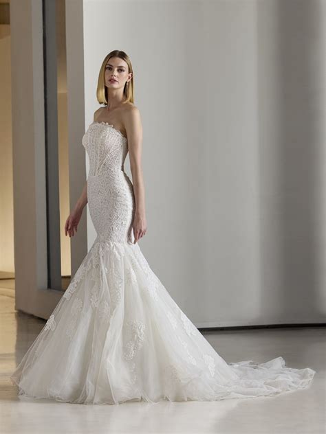PALMER | Mermaid strapless bridal dress | Pronovias