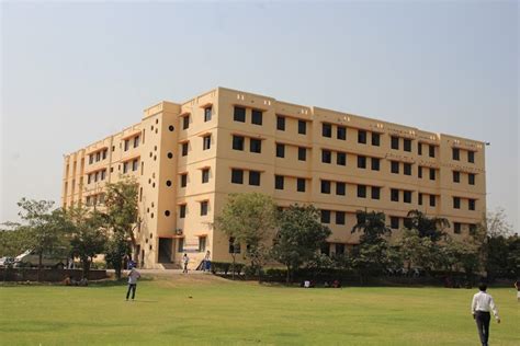 Swaminarayan University Kalol Campus: Photos, Virtual Tour