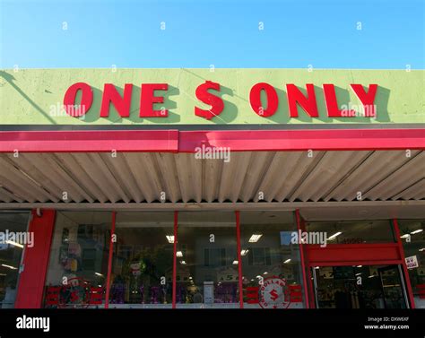 Dollar store sign hi-res stock photography and images - Alamy