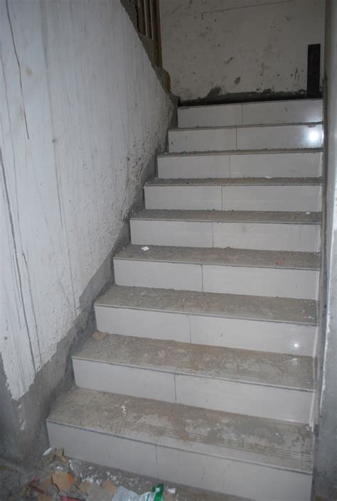 楼梯侧面的装修效果,楼梯踏步侧面包边,楼梯侧面贴瓷砖效果图_大山谷图库