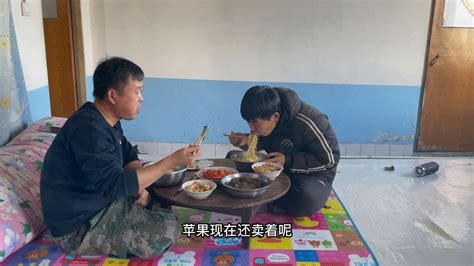 吉林延边农村，老大哥一天没吃饭，今天带点好吃的两人一顿炫！【东北酋长vlog】 - YouTube