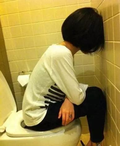 日本学校厕所这么干净，为何孩子也要回家上厕所？背后原因引深思__财经头条