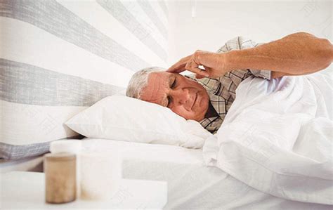 老年人失眠怎么办？如何通过护理改善老人失眠问题？