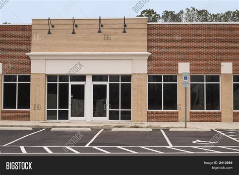 Empty Building 的图像结果