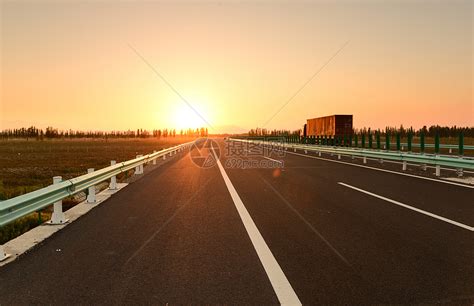 河南建造一条双向四车道高速公路，是新乡市南太行旅游通道_线路