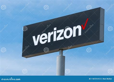 Verizon Wireless Retail Store Exterior Sign Editorial Stock Photo - Image of electronic, cell ...