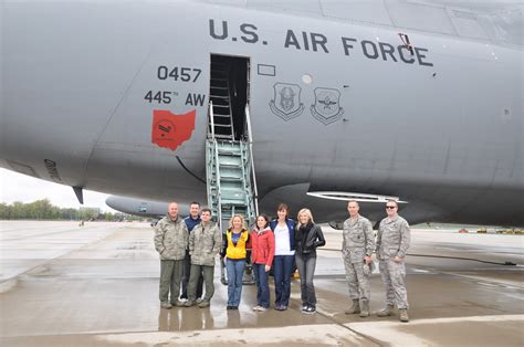 Indiana Pacers staff tours 445th AW C-5 Galaxy > 445th Airlift Wing ...