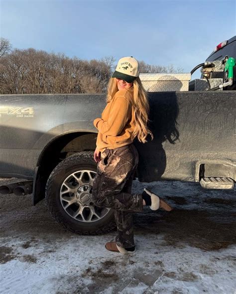 Updated Biography of Midwestemma AKA Emma Claire - Age, Career, Net ...