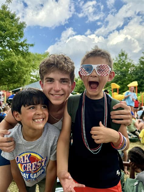 Oak Crest Day Camp: Tailored Summer Fun for 10-12 Year Olds near Highland Park