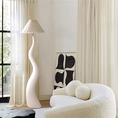 Haruki Twisted Floor Lamp - Docos