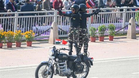 Daredevil stunts steal the show at Delhi Kartavya Path on Republic Day ...