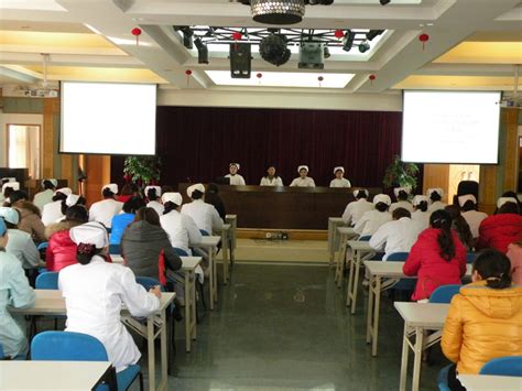 我院32名优秀护士在柳州市卫生系统护士节表彰会上受到表彰-柳州市人民医院