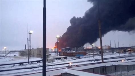 Drone ucraniano incendeia refinaria em Moscou, e o diesel nos EUA bate recorde de US$ 6,28 o galão
