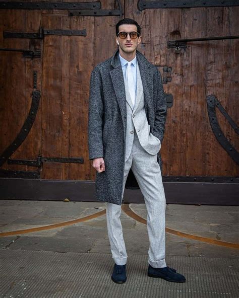Grey Business Suit 的图像结果