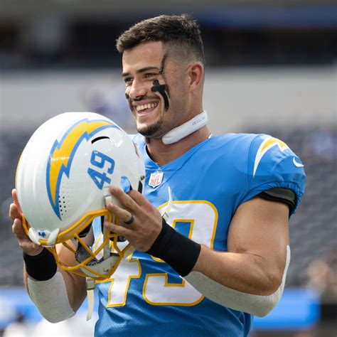 Why Do Football Players Wear Collars at Barbara Macdonald blog