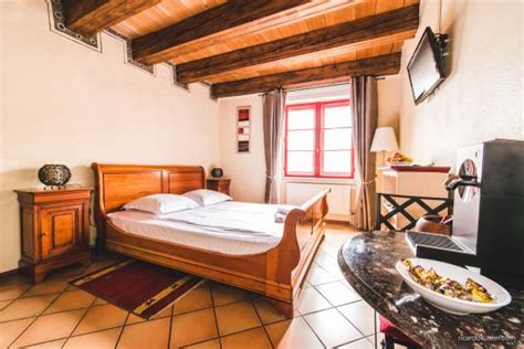 AUX CHAMBRES DU BANNERET (Neuchâtel) - Inn Reviews, Photos, Rate ...