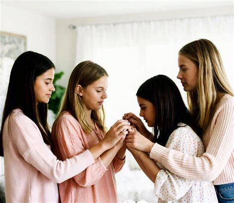45 Important Bible Verses About Sisters (With Commentary)