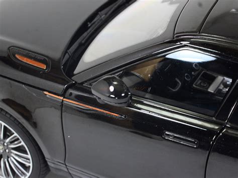 2018 Land Rover Range Rover Velar First Edition Black 1:18 LCD models ...