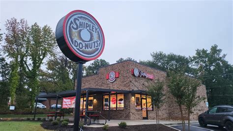 Shipley Do-Nuts opens first doughnut shop in Colorado Springs | 9news.com