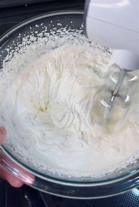 Gelatin Whipped Cream Recipe - whipped cream that doesn't melt