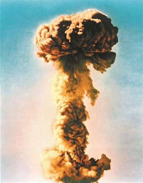 第一颗原子弹爆炸成功，周总理最早告诉了他们！