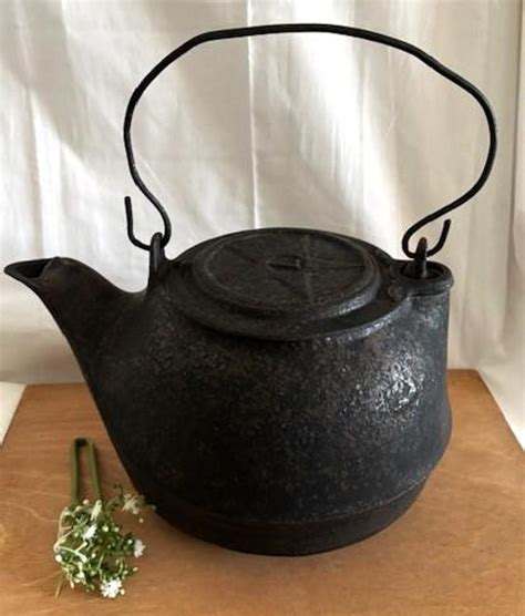 Vintage/antique Large Cast Iron Kettle With Lid Embossed 5-point Star ...